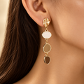 Pendientes Éclat — modelo beige y marrón.